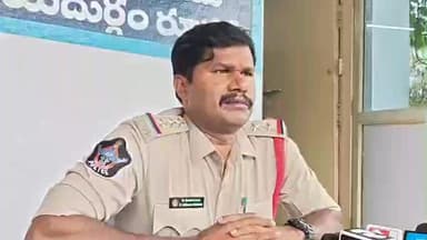 రాయదుర్గం: నగదు పోగొట్టుకొన్న గోపులాపురం గ్రామానికి చెందిన మహిళలకు రికవరీ చేసి నగదు అప్పగించిన పోలీసులు