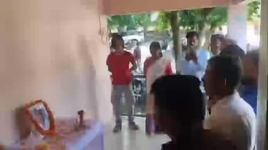 সৃজনগ্ৰাম: সৃজনগ্ৰাম ৰাজহ চক্ৰ বিষয়াৰ কাৰ্য্যালয়ত চক্ৰ বিষয়াই বিশিষ্ট কবি মিহিৰ মৌচম ৰয়ক শ্ৰদ্ধাঞ্জলি জ্ঞাপন কৰে