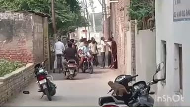 हाथरस: मोहल्ला रमनपुर रोड पर पारिवारिक क्लेश के चलते युवकों में हुई मारपीट, महिला कर रही थी बीच-बचाव, वीडियो वायरल