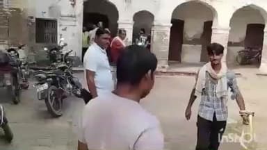हाथरस: जिला अस्पताल के बराबर ट्रैफिक ऑफिस में निकला 5 फुट का कोबरा सांप, पुलिस वालों में मची अफरातफरी, ऑफिस छोड़कर भागे
