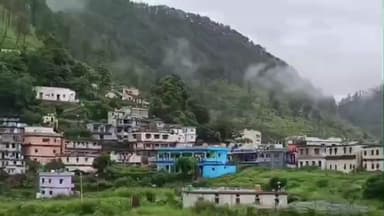 रिखणीखाल: लोनिवि बैजरो डिवीजन के अंतर्गत कई सड़कों के किनारे उगी झाड़ियों के कटान की मांग स्थानीय ग्रामीणों ने उठाई