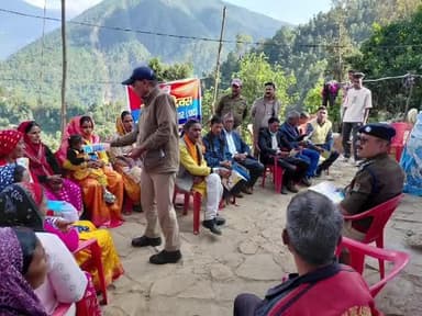 घाट: नन्दानगर पुलिस और कर्णप्रयाग पुलिस ने सुनी लोगों की समस्याएँ, किया समाधान