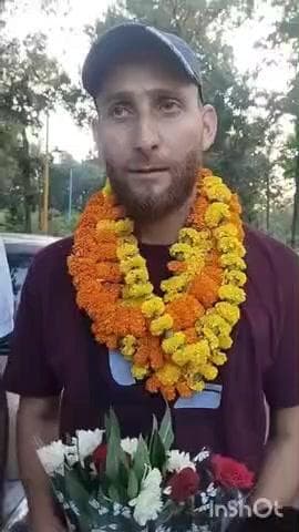 चिरमिरी पहुंचे पहलगाम हमले के हीरो नजाकत अली का भव्य स्वागत, वीडियो हुआ वायरल