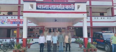 बस्ती: लालगंज थाने की पुलिस ने थाना क्षेत्र के अलग-अलग स्थानों से 9 लोगों को किया गिरफ्तार