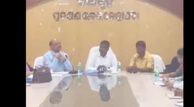 କେନ୍ଦ୍ରାପଡା: ପ୍ରଦକ୍ଷଣ ଭଵନରେ ପଟ୍ଟାମୁଣ୍ଡାଇ ବ୍ଲକର ବିଭିନ୍ନ ଉନ୍ନୟନ କାର୍ଯ୍ୟର ସମୀକ୍ଷା ବୈଠକ ବିଧାୟକ ଗଣେଶ୍ୱର ବେହେରା,ବିଧାୟକ ଧ୍ରୁବ ସାହୁ