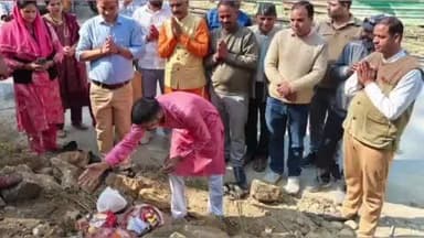 राजगढ़ी: नौगांव नगर पंचायत अध्यक्ष ने 65 लाख की लागत से बनने वाले रजत जयंती पार्क का भूमि पूजन कर निर्माण कार्य शुरू करवाया