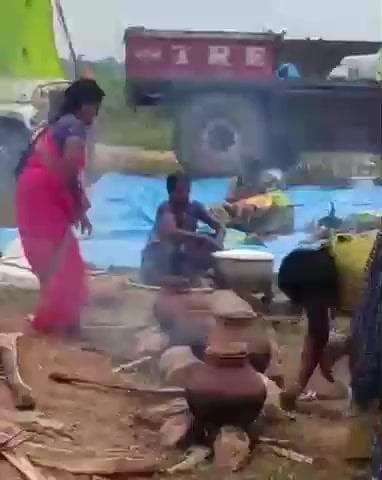 కాలూర్ తిమ్మనదొడ్డి: పాగుంట లక్ష్మి వెంకటేశ్వర స్వామి వారికి నైవేద్యాలను సమర్పించిన భక్తులు