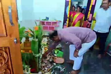 మల్దకల్: చిన్నోని పల్లి గ్రామంలో నూతన గృహ ప్రవేశ కార్యక్రమంలో పాల్గొన్న ఎమ్మెల్యే బండ్ల కృష్ణ మోహన్ రెడ్డి