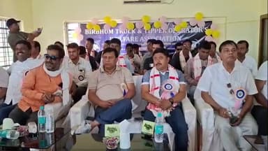 সিউড়ি ১: তিলপাড়া ব্যারেজের পাশ দিয়ে অস্থায়ী রাস্তা তৈরি নিয়ে বীরভূম জেলার ট্রাক মালিক অ্যাসোসিয়েশনের পক্ষ থেকে বৈঠক করা হলো