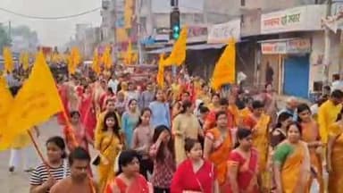 बहादुरगढ़: गोवर्धन परिक्रमा आयोजित मंडल द्वारा गोवर्धन पर्व पर बुधवार को निकाली गई परिक्रमा