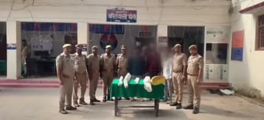 घोसी: मछवारा मोड से हत्या से संबंधित 3 अभियुक्त गिरफ्तार, कब्जे से बरामद हुई घटना में प्रयुक्त लोहे की राँड, लाठी व फावड़ा