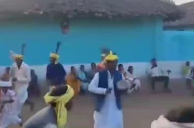 डिंडौरी: कछारी गांव में गोवर्धन पूजा पर ग्रामीणों ने पारंपरिक रीना सैला नृत्य के साथ त्योहार मनाया