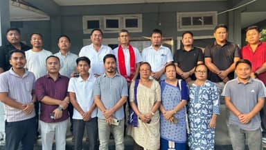 ডিফু: কাৰ্বি আংলঙৰ বিদায়ী আৰক্ষী অধীক্ষক সঞ্জীৱ কুমাৰ শইকীয়াক বিদায় সম্বৰ্ধনা কেএছএকে ধৰি বিভিন্ন দল- সংগঠনৰ