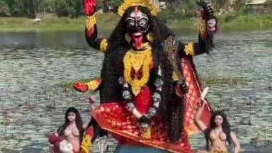 बोरियो: मोरंग नदी में श्रद्धालुओं ने माँ काली की प्रतिमा को किया विसर्जित
