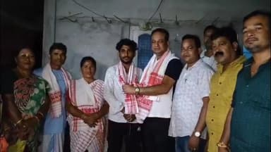 পলাশবাৰী: কুকুৰমাৰাত নতুনকৈ চাকৰি লাভ কৰা যুৱক যুৱতীক সম্বৰ্ধনা বিধায়ক হেমাংগ ঠাকুৰীয়াৰ