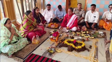 निवाड़ी: कलेक्टर ने अन्नकूट पूजा कर की ज़िलेवासियों की सुख-समृद्धि की कामना, बुंदेली पकवानों का लगाया भोग