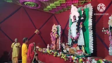 पथरगामा: प्राचीन काली मंदिर की आरती में उमड़ी पुलिस, काली कमेटी सदस्य व ग्रामीणों की भीड़