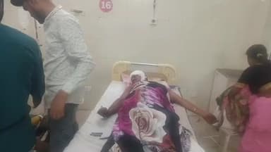 उन्नाव: जगदीश खेड़ा गांव में दबंगों ने युवक के साथ की मारपीट, युवक गंभीर रूप से घायल होकर जिला अस्पताल में भर्ती