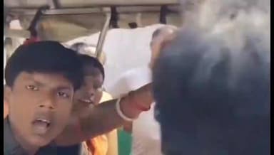 धनबाद/केंदुआडीह: धनसार थाना क्षेत्र में प्रेमी जोड़े की शादी से पहले हंगामा, प्रेमिका के परिजनों ने सड़क पर किया प्रदर्शन