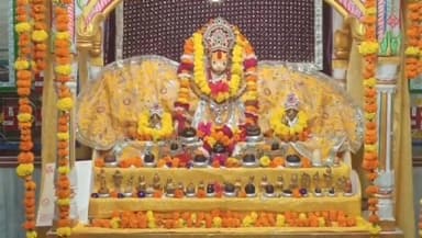 नीम का थाना: नीमकाथाना के आराध्य देव श्री नृसिंह मंदिर में आज अन्नकूट महोत्सव का आयोजन किया गया