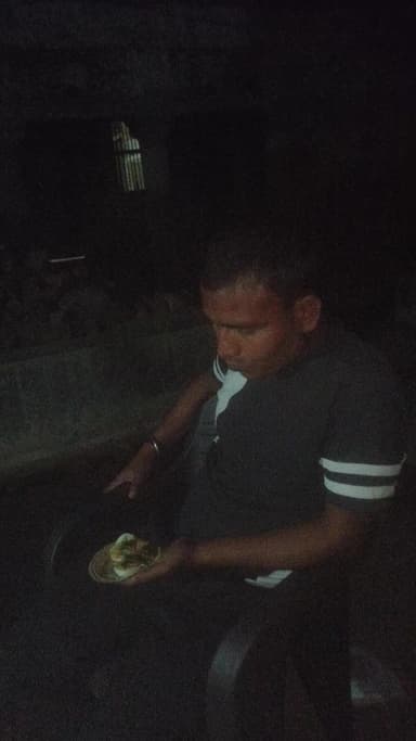 Nizampur garhuma mai ande khate huye solu