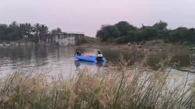 વંથળી: ટીકર ઓઝત નદીમાં આર્મી જવાન ડૂબ્યો ઘટનાસ્થળે લોકોના ટોળા એકત્રિત થયા, ફાયર ટીમ તાત્કાલિક પહોંચી