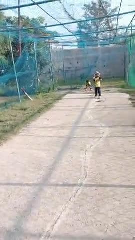सुबह अभ्यास करते हुए खिलाड़ी। हमारे यहां एडमिशन के लिए इस नंबर पर संपर्क करें 8827267707 जलेश यादव संचालक व कोच