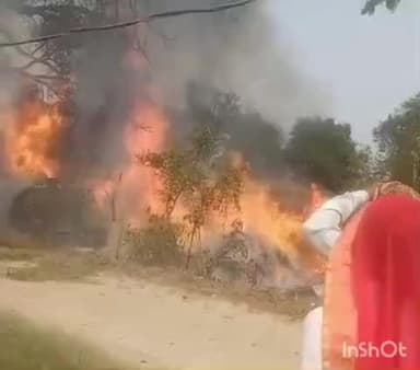 नगर: नगर के गांव मानोता खुर्द में अज्ञात कारणों से खेत में रखी बाजरे की फसल में लगी आग, हजारों रुपए का हुआ नुकसान