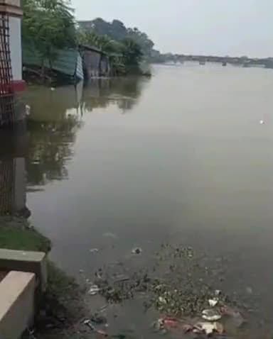 उजियारपुर: बूढ़ी गंडक में बाढ़ से अंगार घाट क्षेत्र के कई छठ घाटों पर व्रतियों को होगी परेशानी