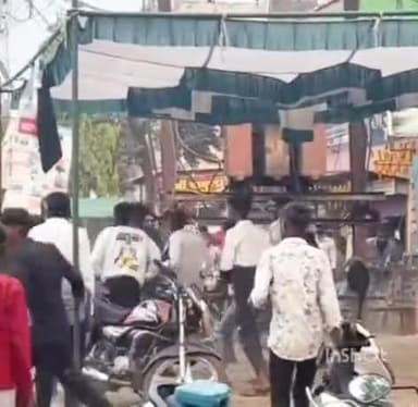 पेटलावद: पेटलावद में युवाओं के दो गुटों में विवाद, जमकर हुई मारपीट, वीडियो आया सामने