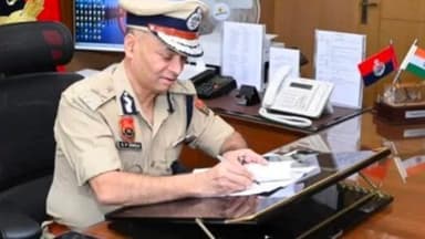 पंचकूला: पंचकूला में DGP बोले- पुलिस अधिकारी अपना टेबल छोटा करें, कुर्सी पर तौलिया न रखें