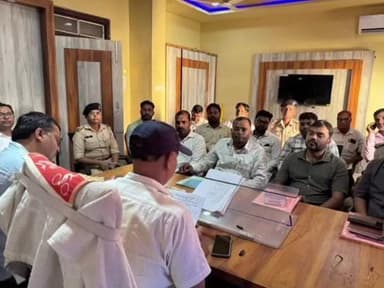 टेढ़ागाछ: टेढ़ागाछ प्रखंड मुख्यालय स्थित बीडीओ कार्यालय में विधानसभा चुनाव को लेकर समीक्षा बैठक की गई
