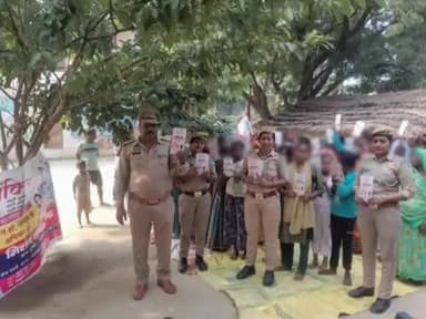 सुल्तानपुर: सुलतानपुर में ग्रामीण क्षेत्रों व चौराहों पर मिशन शक्ति टीम ने महिलाओं व बालिकाओं को मिशन शक्ति फेज 5 के तहत जागरूक किया