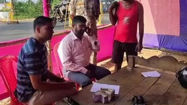 सरैयाहाट: सरैयाहाट थाना क्षेत्र के बुढवाकुरा के पास पुलिस ने वाहन जांच में एक बाइक से 1.20 लाख रुपये बरामद किए