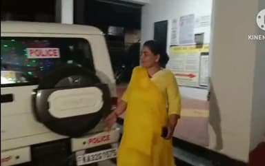 ಕಲಬುರಗಿ: ನಗರದಲ್ಲಿನ ದಿವ್ಯ ಹಾಗರಗಿ ಅವರ ಮನೆ ಮೇಲೆ ಸಿಸಿಬಿ ಪೊಲೀಸರ ದಾಳಿ