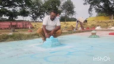 धमधा: छठ पूजा की तैयारी जोरों पर, सेक्टर-2 तालाब में बेदी सजाने का काम अंतिम चरण में है