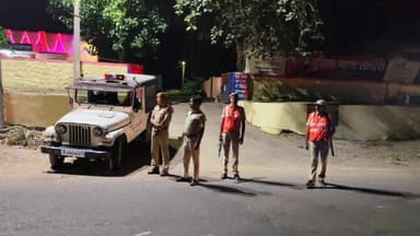 इंद्रगढ़: लाखेरी पुलिस ने बिना नियमों के चलने वाले बाइक चालकों पर की कार्रवाई, एक मोटरसाइकिल जब्त कर 7 चालकों पर लगाया जुर्माना