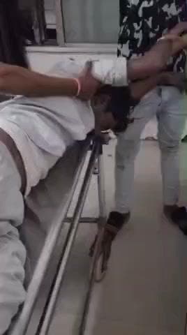 टीकमगढ़: बल्देवगढ़ के पास चलते ट्रैक्टर से गिरा व्यक्ति, हुआ घायल, ज़िला अस्पताल रेफर