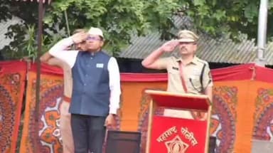 चिखली: पोलीस स्मृतिदिनानिमित्ताने शहिदांना अभिवादन, बुलढाणा जिल्हाधिकारी डॉ. पाटील यांनी वाहिली श्रद्धांजली