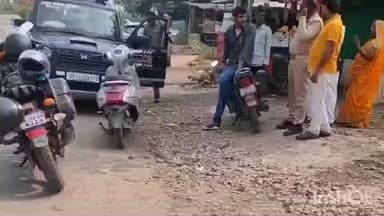 रॉबर्ट्सगंज: जिला अस्पताल के सामने फाइनेंस कंपनी के कर्मचारियों ने छीन लिया ऑटो, जमकर हुआ विवाद, डायल 112 मौके पर पहुंची
