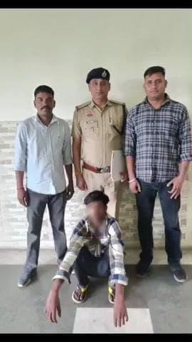 पंचकूला: घास में छुपाए लाखों के जेवर के साथ शातिर चोर क्राइम ब्रांच द्वारा गिरफ्तार, सोने की बालियां व मंगलसूत्र बरामद