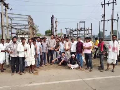 सुठालिया: सुठालिया में बिजली समस्या से नाराज़ किसानों ने घेरा ग्रिड, तहसीलदार और बिजली अधिकारियों ने दिया आश्वासन