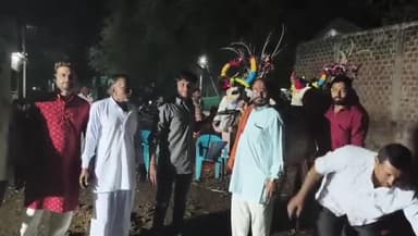 बागली: पड़वा पर गोवर्धन पूजन कर किसानों ने पशुओं का आकर्षण कर पूजन किया