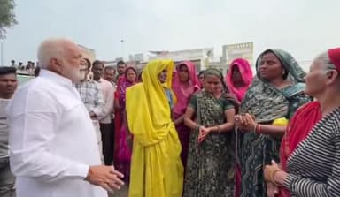 नरसिंहगढ़: ग्रामीण महिलाओं ने नरसिंहगढ़ विधायक मोहन शर्मा को बताई समस्या, शर्मा बोले- आप चिंता न करें