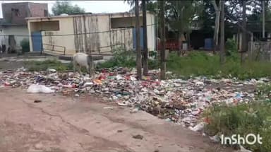 आरोन: आरोन में गंदगी से परेशान लोग, छात्रावास और लक्ष्मी टॉकीज के सामने सड़क पर लगे कचरे के ढेर की तस्वीर वायरल