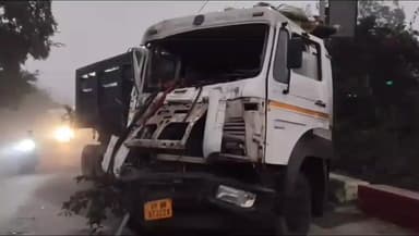 सिंगरौली: जयंत पास पड़ाव के पास रेलवे पुल पर दो ट्रेलरों की भिड़ंत, दोनों चालक मामूली रूप से घायल