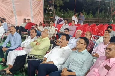 उदयपुरा: उदयपुरा में दीपावली पर समाजसेवी एनएसएस संगठन ने किया मिलन समारोह, डॉक्टर देवेंद्र धाकड़ भी शामिल हुए