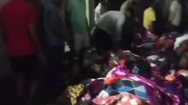 सुल्तानपुर: सुल्तानपुर में शॉर्ट सर्किट से घर-गोदाम में लगी आग, देर से पहुंची फायर ब्रिगेड, बचाव कार्य में भाजपा नगर उपाध्यक्ष शामिल