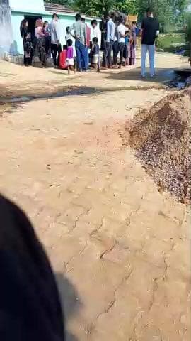 गांव नगला चौंधिया जाटव बस्ती पोस्ट मदनपुर तह.बयाना में कुछ दबंगों द्वारा कुएं की सरकारी(सार्वजनिक)जमीन पर जबरदस्ती कब्जा