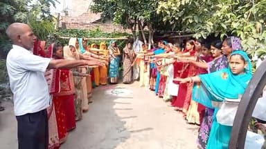 #SVEEP activity by #jeevika Dalsinghsarai block, Samastipur.
"चलो मतदान करें हम"
वोट की ताकत समझ लो भैया,समझ लो प्यारी...